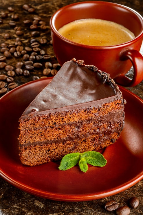 Foto torta al cioccolato sacher e tazza di caffè