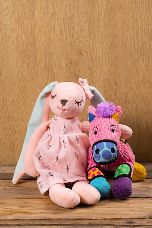 Foto grátis arranjo de brinquedos de pelúcia.