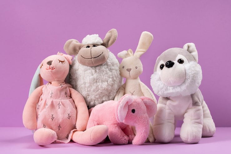 Foto grátis arranjo de brinquedos de pelúcia.