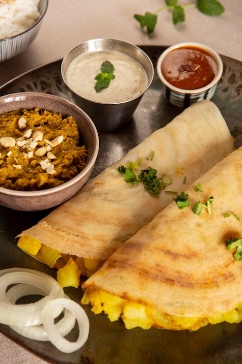 Foto grátis arranjo de dosa indiano delicioso