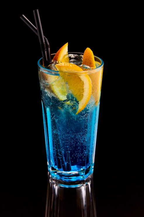 Foto grátis cocktail exótico com limões