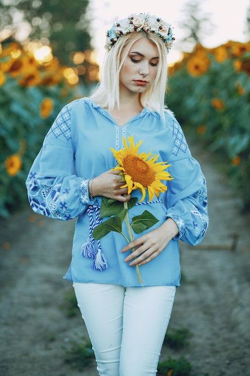 Foto grátis menina e girassóis