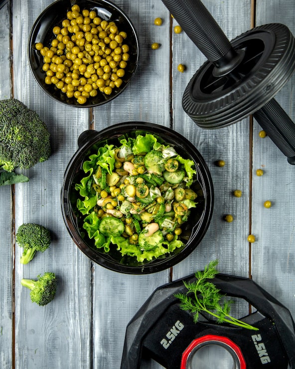 Foto grátis salada de ervas com feijão verde