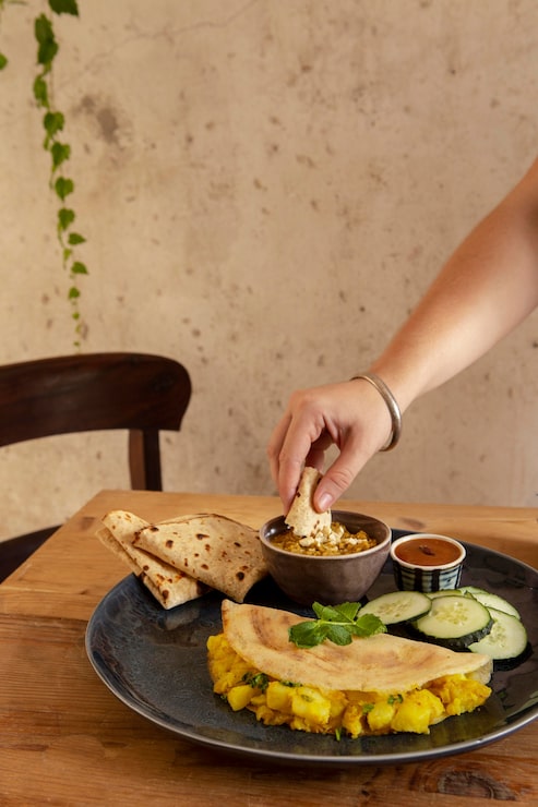 Foto grátis uma deliciosa variedade de dosa indiana.
