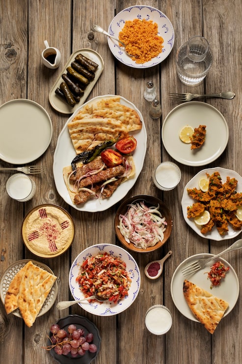 Foto grátis vista de cima sobre o banquete de comida