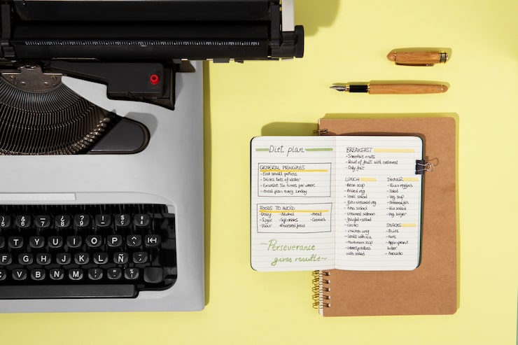 Kostenlose Foto draufsicht bullet journal und zubehöranordnung