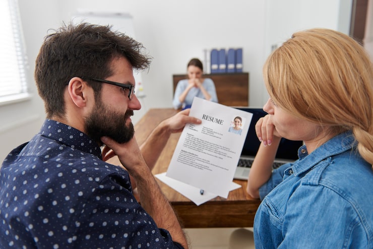 Kostenlose Foto kollegen interviewen einen neuen kandidaten. bewerbungsgesprächskonzept