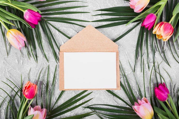 Kostenlose Foto rahmenbuchstabe mit blumen an den rändern