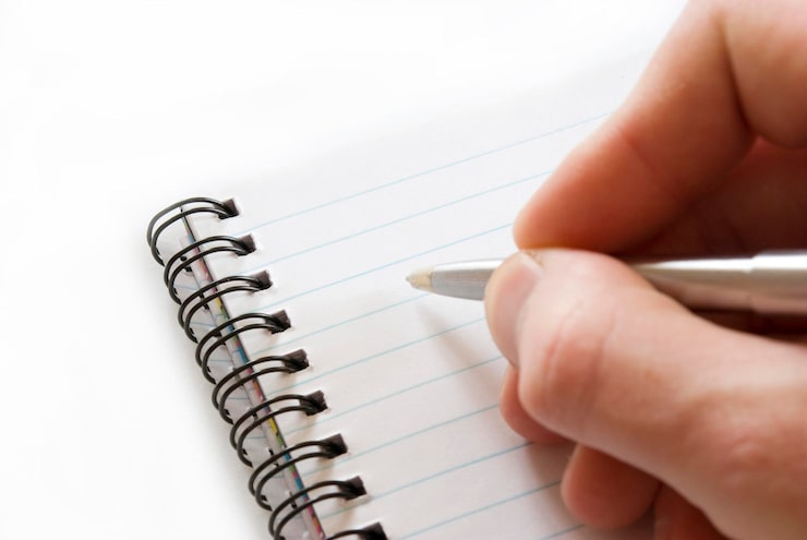 Foto bolígrafo en cuaderno