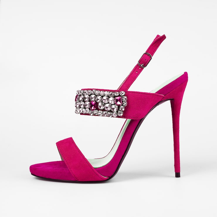 Foto moda mujer zapatos rosa con tacones.