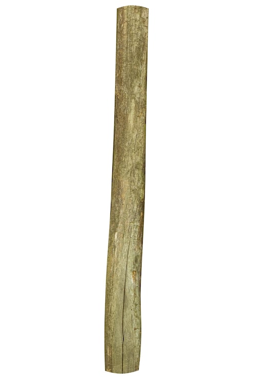 Foto poste de madera desgastado, aislado