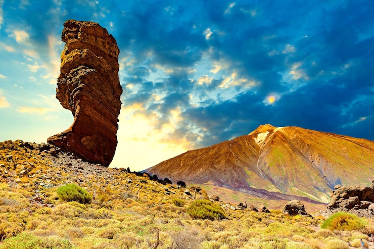 Foto volcán teide en la isla canaria.parque nacional de tenerife.paisaje volcánico natural.hito en españa.