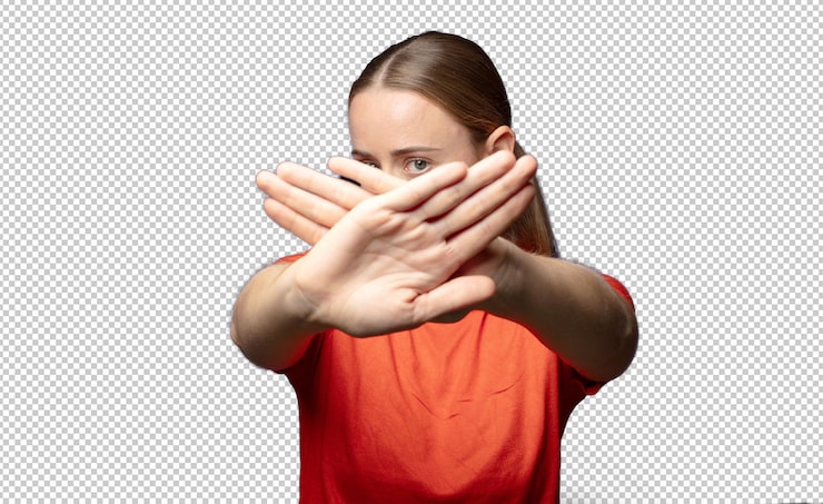 Kostenlose PSD bedecken sie das gesicht mit der hand und legen sie die andere hand nach vorne, um zu verhindern, dass die kamera fotos oder bilder ablehnt