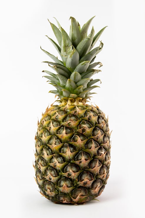 Gratis Foto ananas saftig moden isolert på hvitt