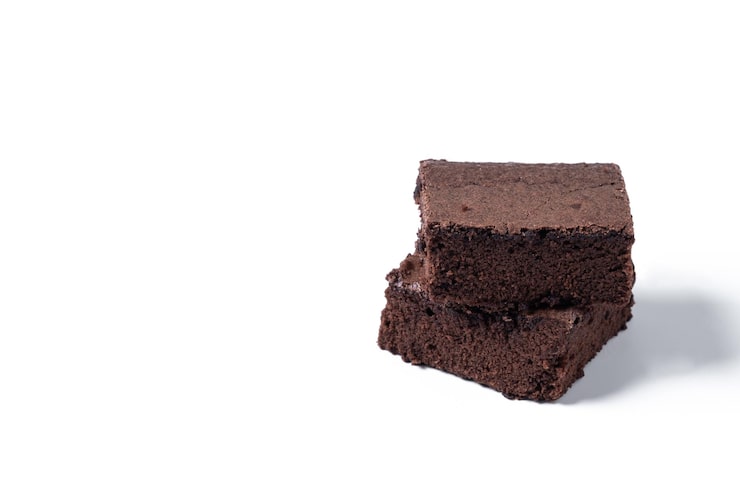 Gratis Bild chokladbrownie-portioner isolerade på vit bakgrund