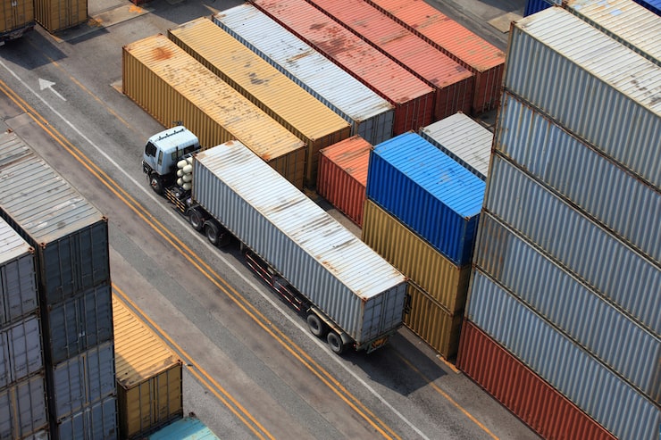 Gratis Foto containerhåndtering i havneserie