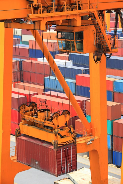 Gratis Foto containerhåndtering i havneserie