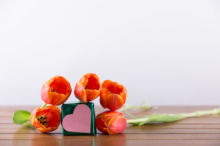 Gratis Foto fem roser og papirhjerte