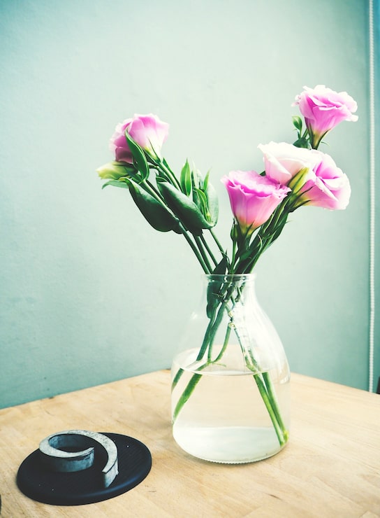 Gratis Foto friske lyserøde lisianthus blomster i en vase