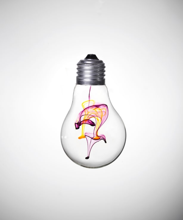 Gratis Bild glödlampa med färg flytande inuti