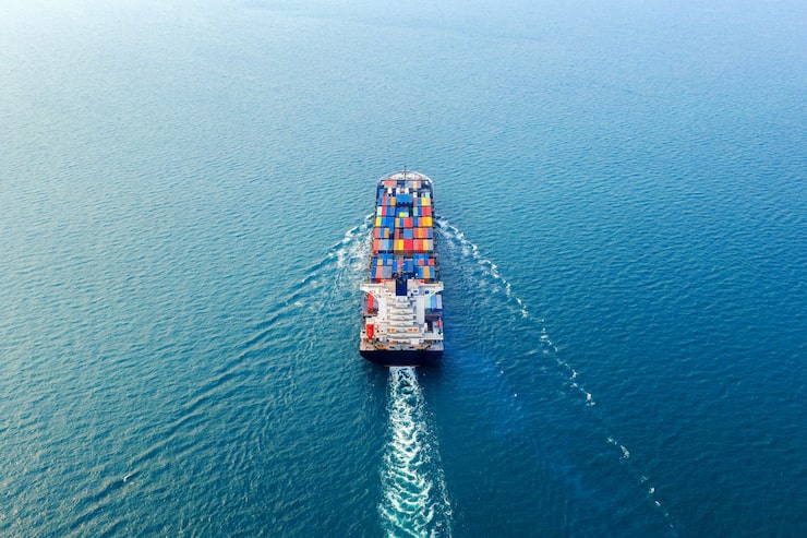 Gratis Foto luftfoto af containerskib på havet.