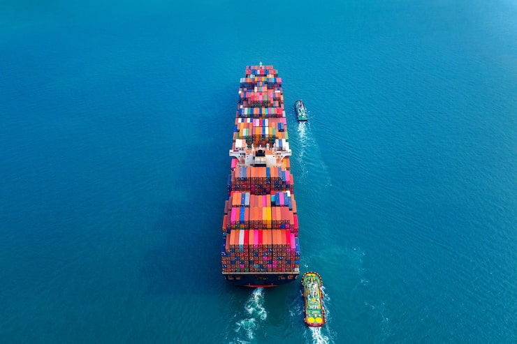 Gratis Foto luftfoto af containerskib på havet.