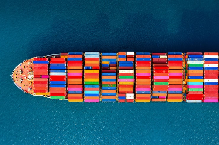 Gratis Foto luftfoto af containerskib på havet.