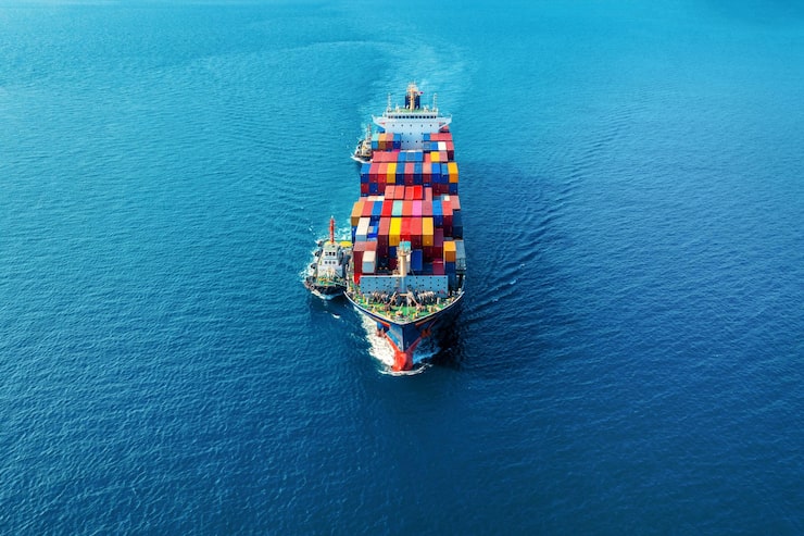 Gratis Foto luftfoto af fragtskib med lastcontainer på havet