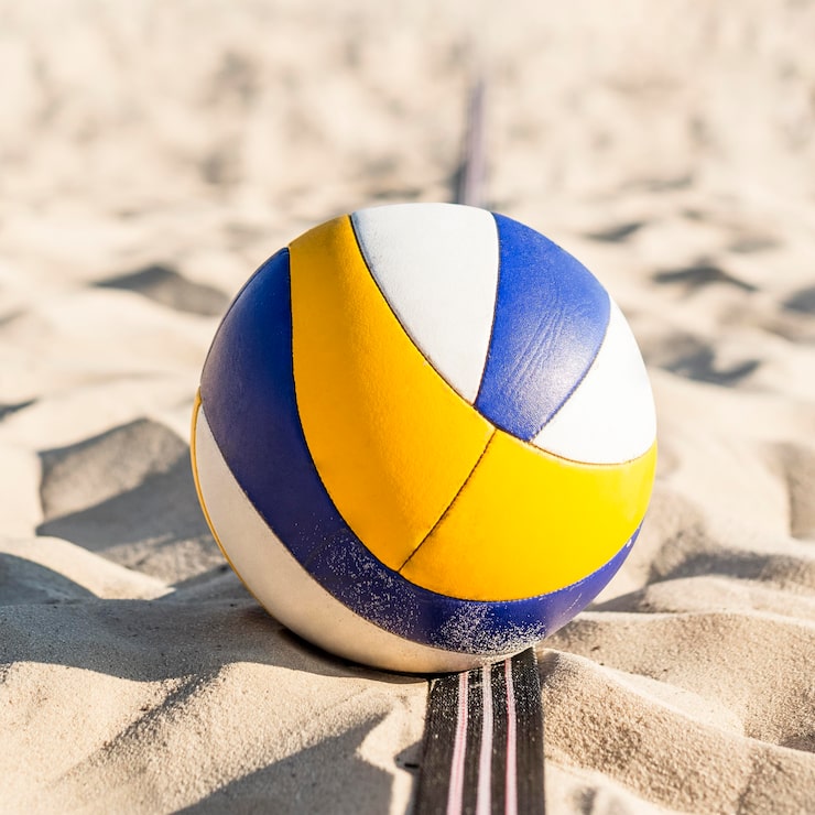 Gratis Bild närbild av volleyboll på strandsanden