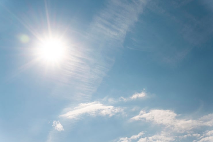 Gratis Foto solstråler på en skyet himmel