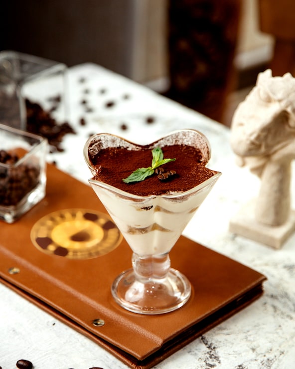 Gratis Bild tiramisu serverad i glas