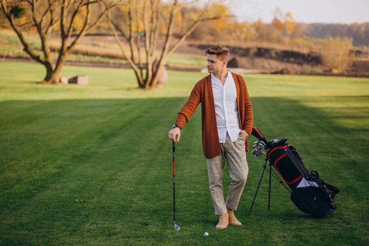 Gratis Bild ung man som spelar golf
