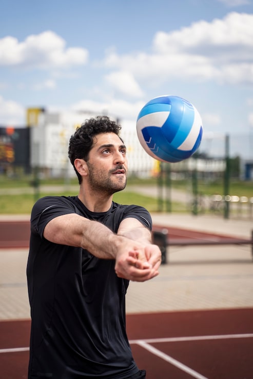 Gratis Bild ung volleybollspelare på planen