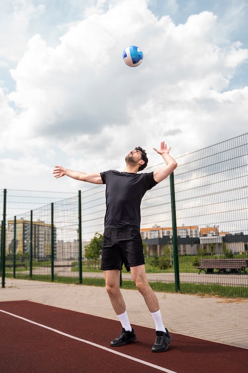 Gratis Bild ung volleybollspelare på planen