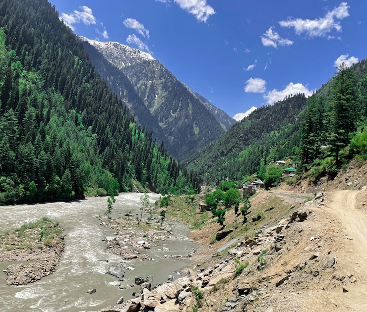 Gratis Bild vacker utsikt över risfält i den frodiga gröna leepa valley kashmir pakistan