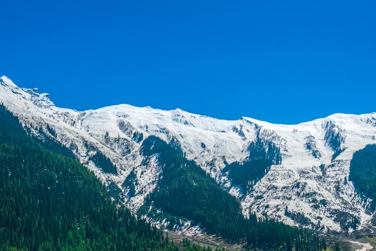 Gratis Bild vackert snötäckt bergslandskap i delstaten kashmir, indien.