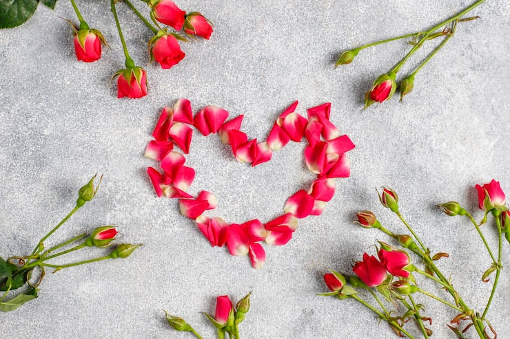 Gratis Foto valentinsdag lykønskningskort med rosenblomster.