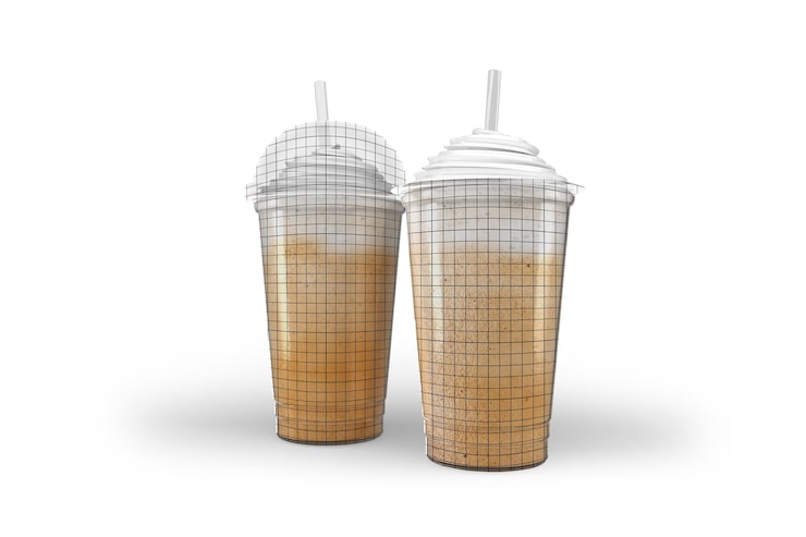 Gratis PSD plastikkopper mockup – realistisk gennemsigtigt drikkekopsæt til kolde drikkevarer og brandingdesign.