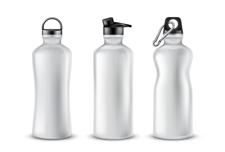 Gratis Vektor sæt af blanke plastflasker med låg til drikkevarer, isoleret på baggrund.