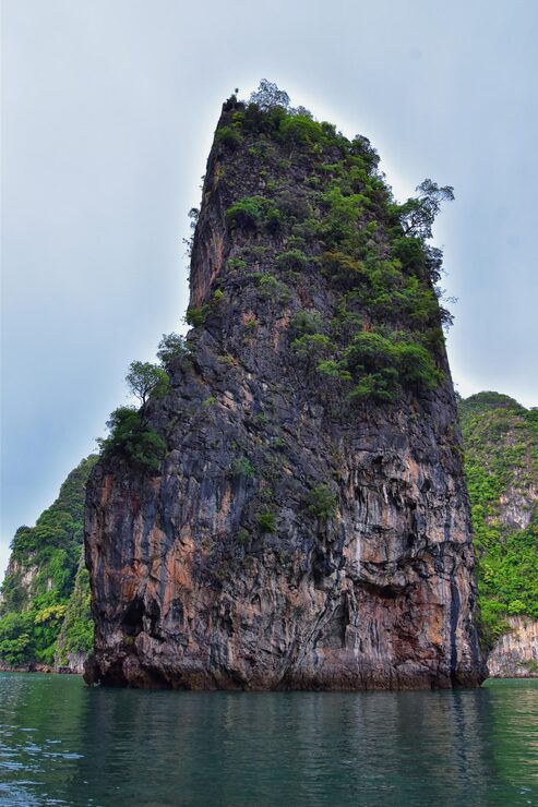 Photo các thành hệ đá bên bờ biển trên nền trời
