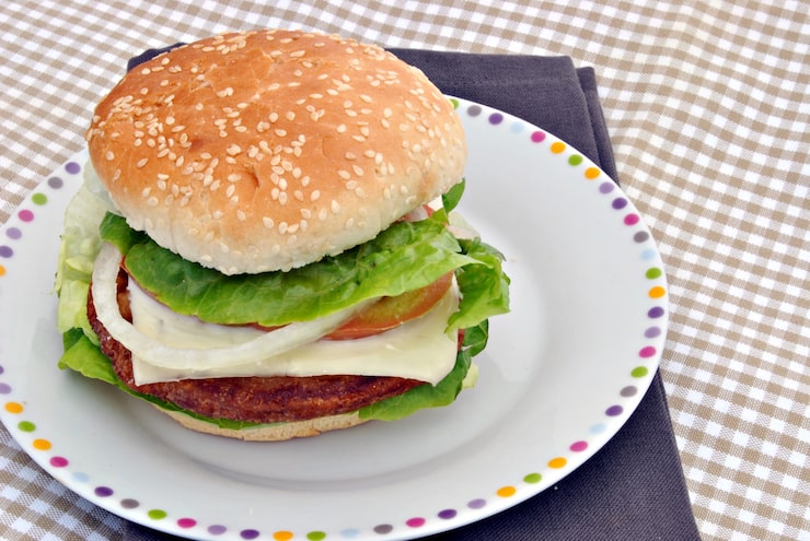 Photo thịt hamburger và rau củ cô lập