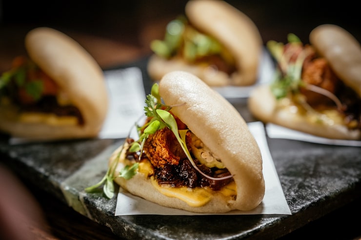 Miễn phí Photo ảnh cận cảnh đĩa đen đựng bánh sandwich ngon mắt