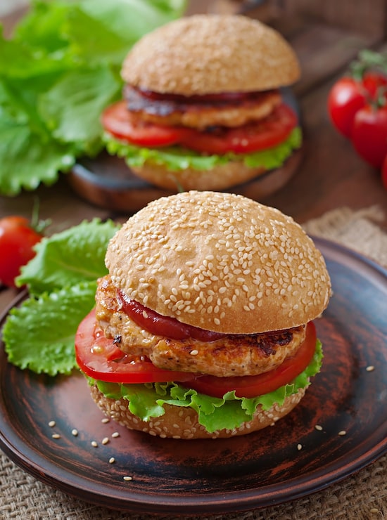 Miễn phí Photo bánh mì sandwich với burger gà, cà chua và rau diếp