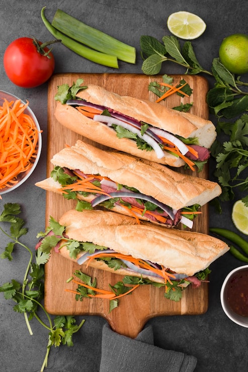 Miễn phí Photo bày biện phẳng bánh mì sandwich tươi trên thớt
