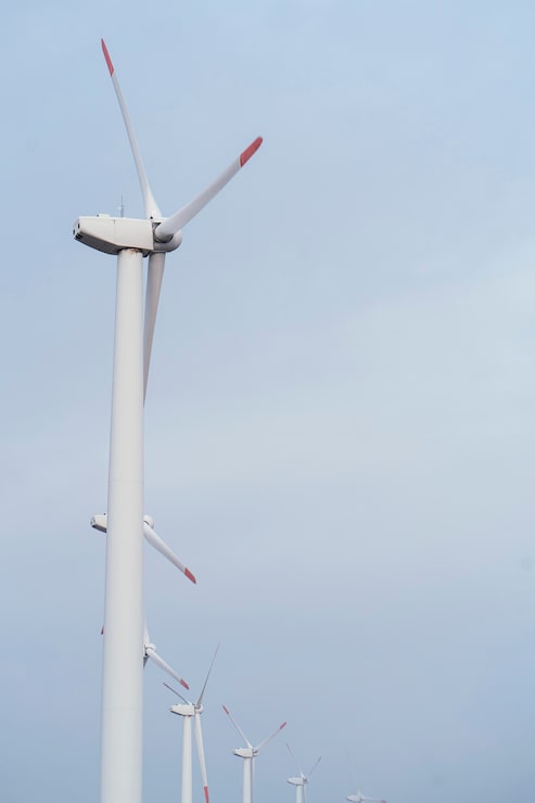 Ilmainen Kuva sivunäkymä tuulivoimaloista tuottamassa energiaa