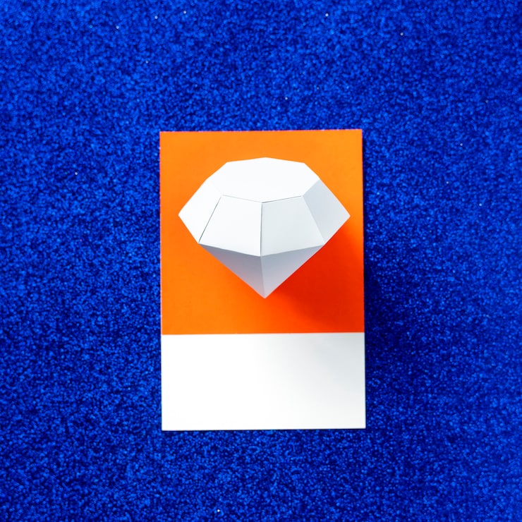 Photo gratuit artisanat en papier de la forme de diamant