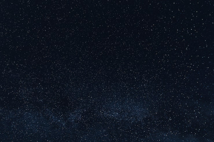 Photo gratuit les belles étoiles qui brillent dans le ciel nocturne