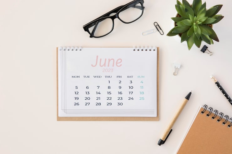 Photo gratuit calendrier de bureau avec des textes en anglais