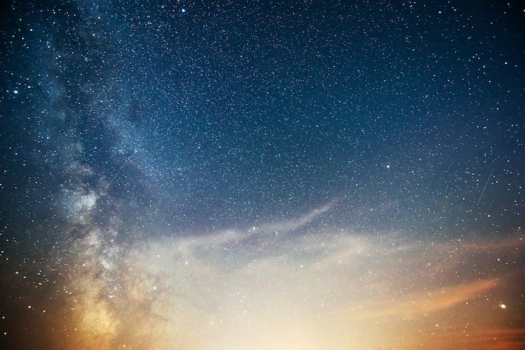 Photo gratuit ciel nocturne vibrant avec étoiles et nébuleuse et galaxie.