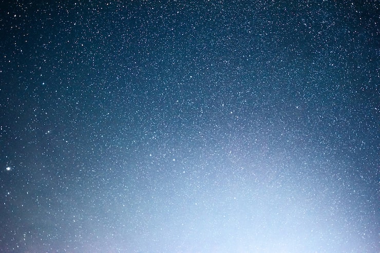 Photo gratuit ciel nocturne vibrant avec étoiles et nébuleuse et galaxie.